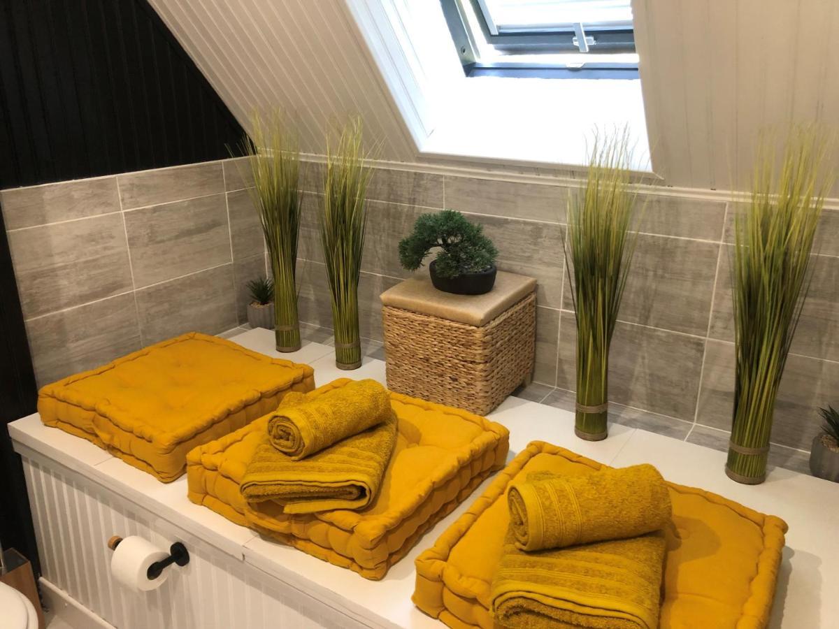 Grande Chambre Familiale Jaune Tout Bonnement Bien Putot-en-Auge 外观 照片